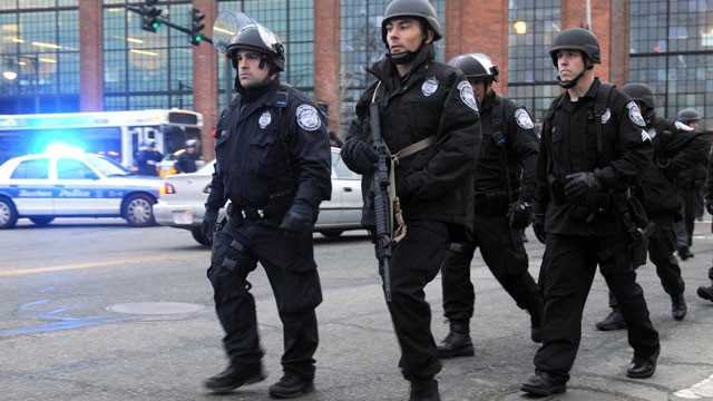 PHOTO: Police on School and Walnut Street on April 19, 2013 in Watertown, Mass..