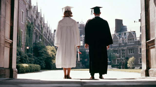 PHOTO: College students