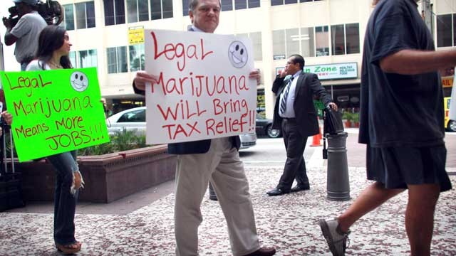 PHOTO: People march in support of the Florida Attorney General candidate, Jim Lewis, who is running on a platform of legalizing marijuana, Oct. 12, 2010 in Fort Lauderdale, Florida.