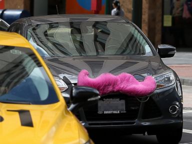 Uber, Lyft Drivers and Customers Kiss and Tell