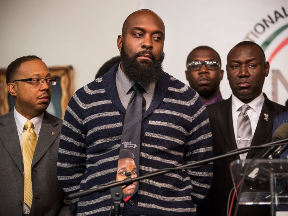 PHOTO: Michael Brown Sr, father of Michael Brown Jr, at a press conference on the eve of Thanksgiving to pray and address the events of the last few days regarding the grand jury verdict of police officer Darren Wilson on Nov. 26, 2014 in New York City.