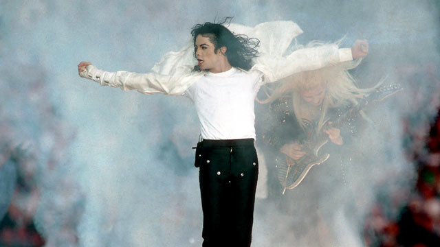 PHOTO: Michael Jackson performs during halftime of Super Bowl XXVII, in this Jan. 31, 1993 file photo at Rose Bowl in Pasadena, Calif.
