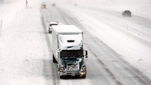 PHOTO: A truck makes its way down a snow covered Interstate I-35/I-80, Dec. 20, 2012, in Des Moines, Iowa.