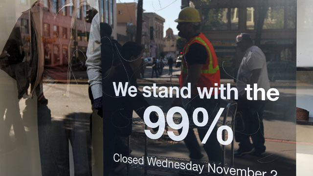 PHOTO: A sign hangs in the window of a Mens Wearhouse store in solidarity with Occupy Oaklands general strike, Oakland, California, Nov. 2, 2011.