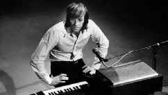 Legendary Doors Keyboardist Dead at 74