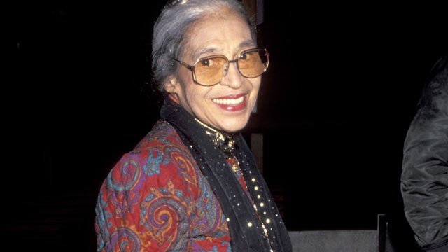 PHOTO: Rosa Parks arrives at the "The Long Walk Home" Los Angeles Premiere at The Plitt Theater in Century City, C.A., Dec. 11, 1990.
