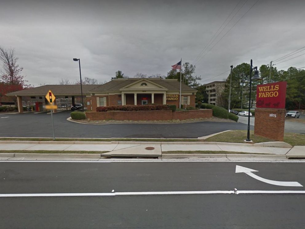 Atlanta police say man is holding employees hostage inside bank Atlanta police say man is holding employees hostage inside bank