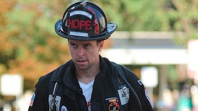 PHOTO: Firefighter runs marathon in full gear to raise money.
