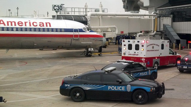 PHOTO: American Airlines flight at gate