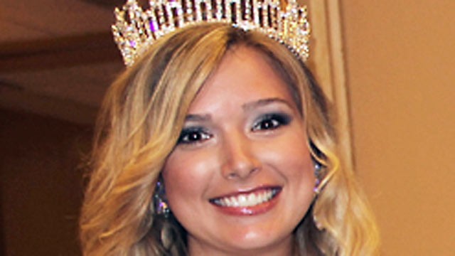 PHOTO:Miss Florida USA contestant Connor Boss is crowned Miss Delray Beach USA 2013.