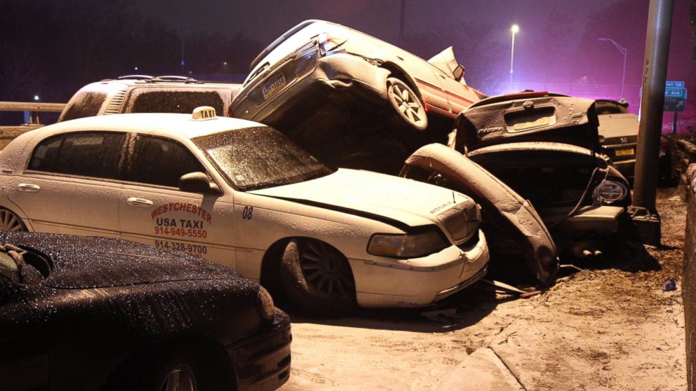 PHOTO: Thirty-five people were reportedly injured and 25 cars towed in a pileup on the Bronx River Parkway in Yonkers, N.Y., Dec. 8, 2013.
