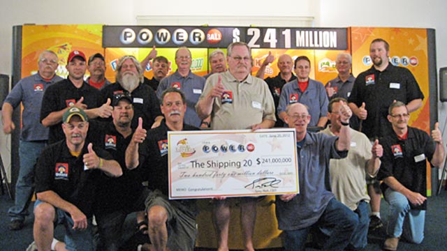 PHOTO: Iowa lottery winners