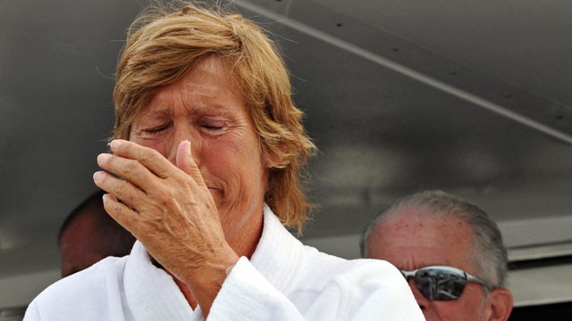 PHOTO: Diana Nyad ended her second attempt at swimming from Cuba to the Florida Keys without a shark cage this morning, after lasting 29 hours in the ocean and being