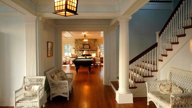 PHOTO: Lee Hnetinka rented this 18 bedroom Amagansett, NY, home to students from Herricks High School for an after-prom party, June 8, 2012.