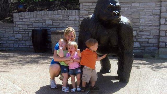 PHOTO: Jacque Waller is seen in this undated file photo with her triplets at the zoo. Waller has been missing for several weeks.