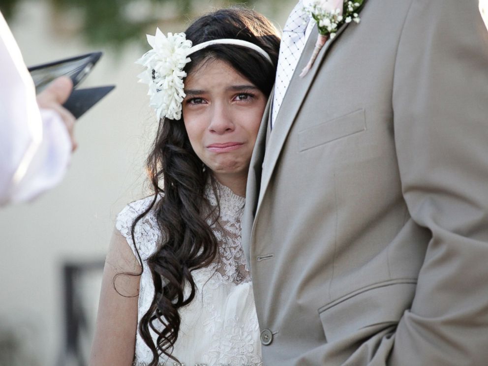PHOTO: Photographer Lindsay Villatoro staged a mock wedding for Jim Zetz and his daughter, Josie, after hearing about Jims terminal illness. 