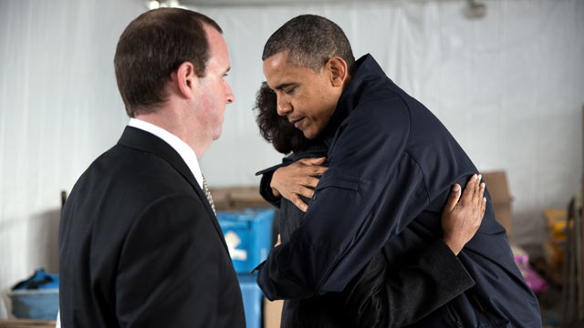 PHOTO: President Barack Obama meets privately with Damien and Glenda Moore at a FEMA Disaster Recovery Center tent in Staten Island, N.Y., Nov. 15, 2012.