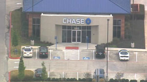 PHOTO Armed robbers have taken several people hostage and wounded the bank manager at a Chase Bank in Pearland, Texas.