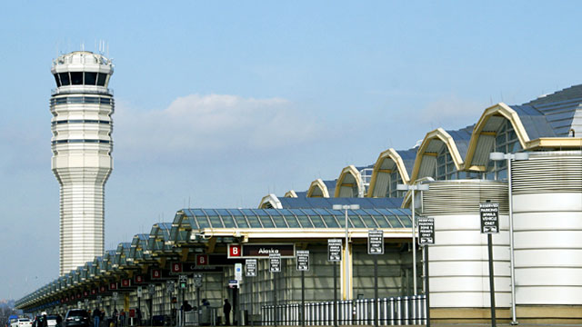 PHOTO: Control tower at Reagan National Airport