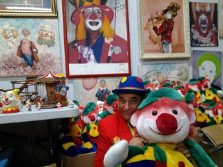Man Inherits 13,000 Clown Collectibles