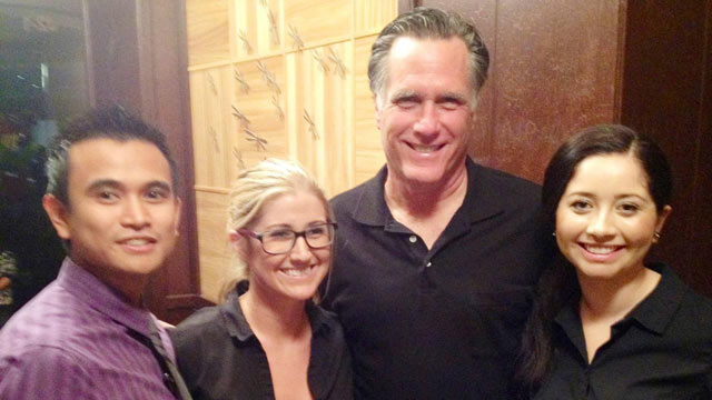 PHOTO: Mitt Romney stopped in for dinner at the Del Mar location of Sammy's Woodfired Pizza & Grill on Nov. 17, 2012.