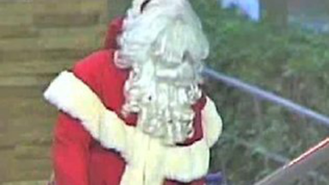 PHOTO: Man dressed as Santa Claus