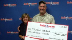 PHOTO: Winners Stephen and Terri Weaver won twice on two separate $1Million Riches instant tickets, Feb. 4, 2013.