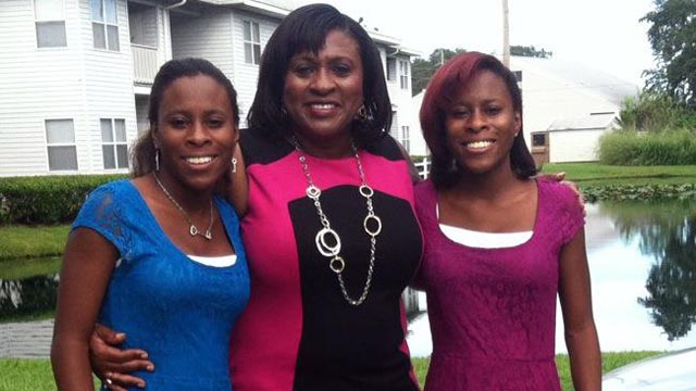 PHOTO: Sixteen-year-old twins Kiera and Kayla Wilmot with their mother, Marie, in Bartow, Fla.