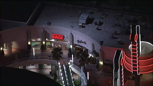 PHOTO: Suspects involved in a hostage situation on Jan. 11, 2013 at Nordstrom Rack in Westchester, Los Angeles, Calif. are still at large.