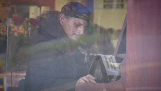 VIDEO: David Allen Welsh stuns listeners as he plays a borrowed piano at a second hand store in Vancouver.