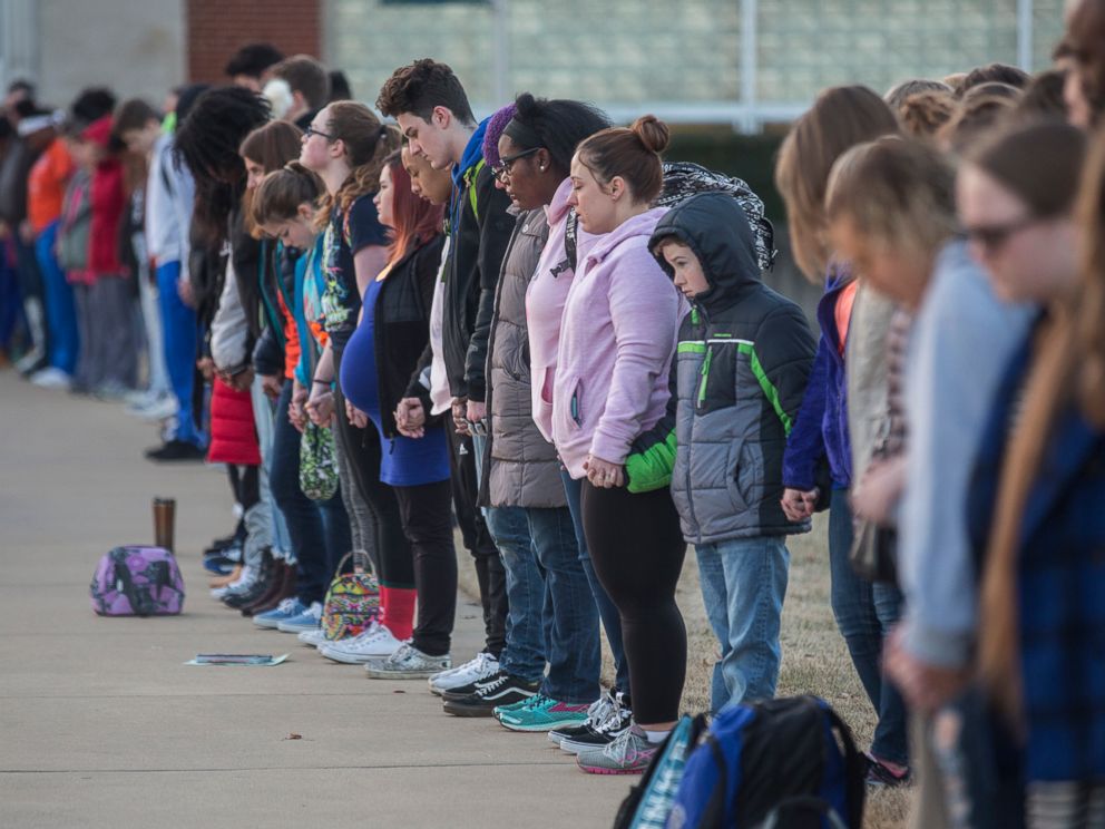 PHOTO: Students and community members hold hands in prayer before classes at Paducah Tilghman High School in Paducah, Ky., Jan. 24, 2018. 