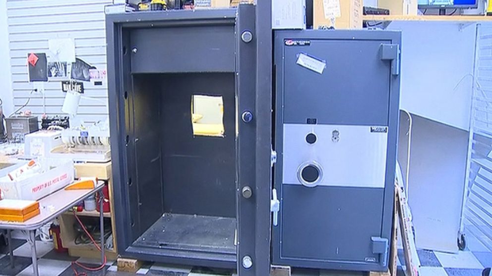 Police in Washington say thieves made off with as much as $1 million in gold.