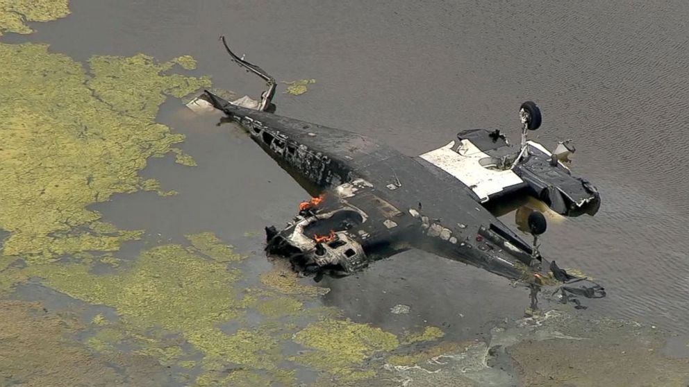 Pilot dies after small plane crashes into Texas pond