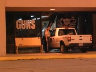 Watch: Texas Robber Fakes Injury Before Carjacking Security Guard