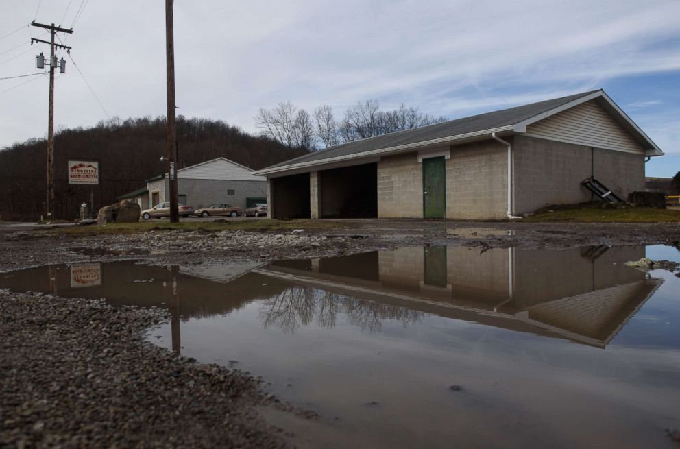 PHOTO: Eds Car Wash sits quiet after police cleared the scene where several people were found dead and one injured after a shooting, Jan. 28, 2018 in Melcroft, Pa.