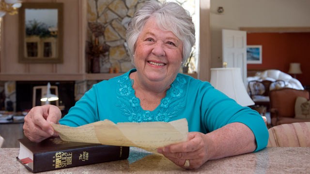 PHOTO: Marion Shurtleff holds a paper she wrote in 1948 as a Girl Scout in Kentucky, which she found when she recently bought a bible that contained the paper at a used book story in San Clemente, Calif.