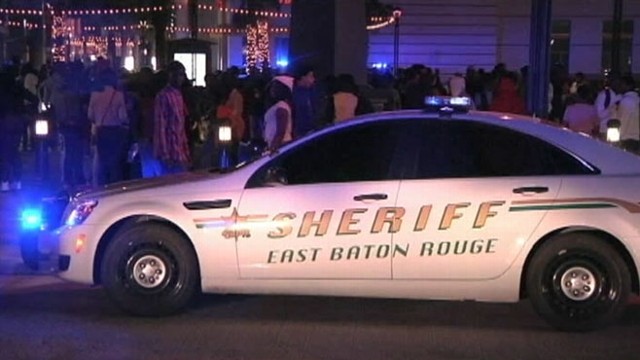 VIDEO: Police say a fight broke out after 200 teenagers descended on a food court.