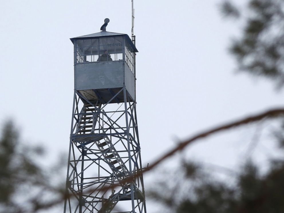 PHOTO: A watch tower is manned at the Malheur National Wildlife Refuge near Burns, Oregon, Jan. 3, 2016.
