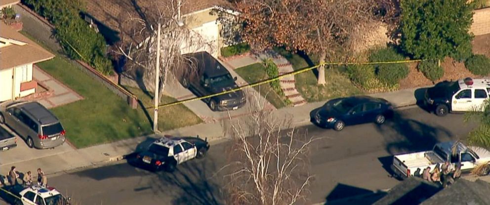 PHOTO: Los Angeles County homicide detectives investigate a scene in Santa Clarita, Calif., Jan. 5, 2018.