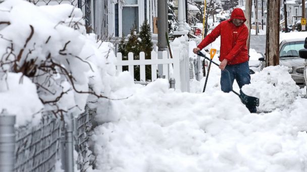 Snow intensifies ahead of evening commute as storm hits US Northeast Snow intensifies ahead of evening commute as storm hits US Northeast