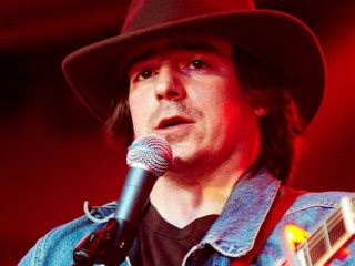 Photos: Indie Artist Dies at 39