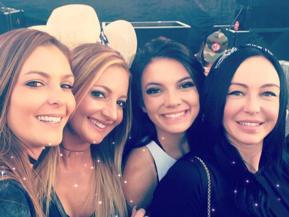 PHOTO: Lindsay Padgett with her friends at the Route 91 Harvest Music Festival in Las Vegas, Oct. 1, 2017.