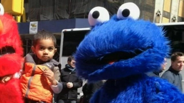 VIDEO: NYC street performer Osvaldo Quiroz-Lopez was arrested for endangering the welfare of a child.