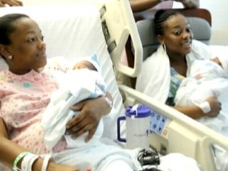 Twin Sisters Give Birth on Same Day