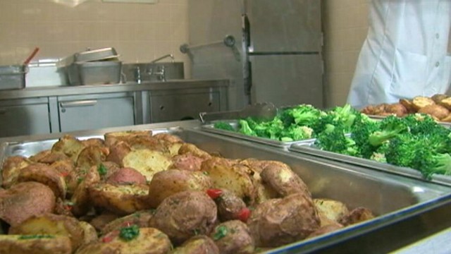 VIDEO: Elementary school in Queens, N.Y., has the first cafeteria in the city to go vegetarian.