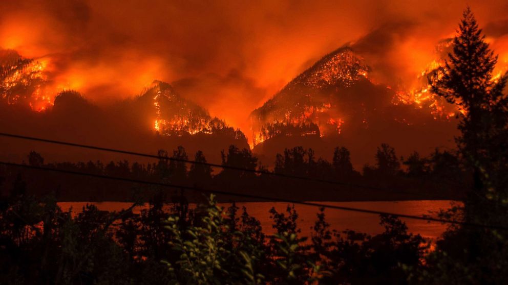 Wildfires Rage Out West Amid Scorching Temperatures - ABC News