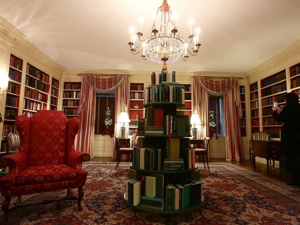PHOTO: The library at the White House with a tree made of books, during a press preview of the 2017 holiday decorations Nov. 27, 2017.