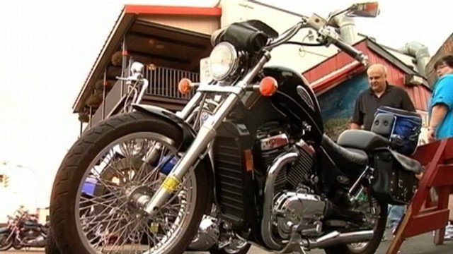 VIDEO: New York police believe the man wouldve survived if he had worn a helmet.