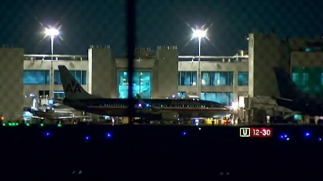 VIDEO: FBI is investigating the theft of $625,000 in gold bars from an unloaded passenger plane.