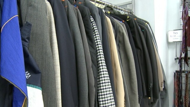 VIDEO: 80-year-old in Illinois had 13,000 dollars in the pocket of his donated coat.